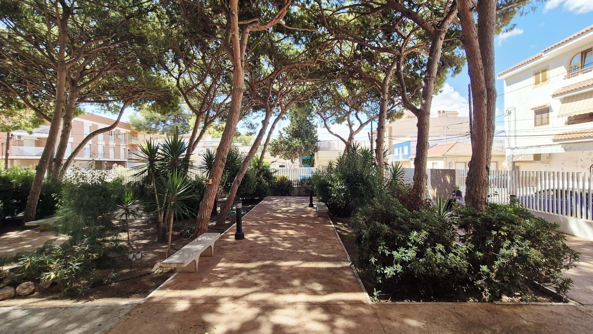 Flat for sale in Calle Conde de Romanones , Los Cuarteros