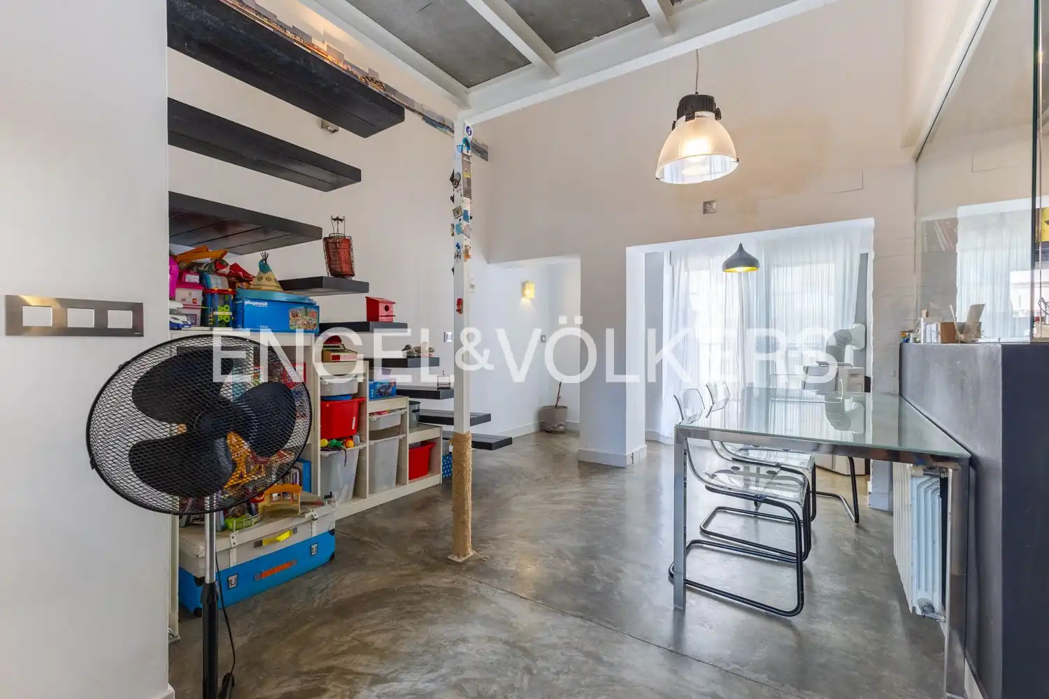 Dachboden zum Verkauf in Valencia mit Heizung und Balkon