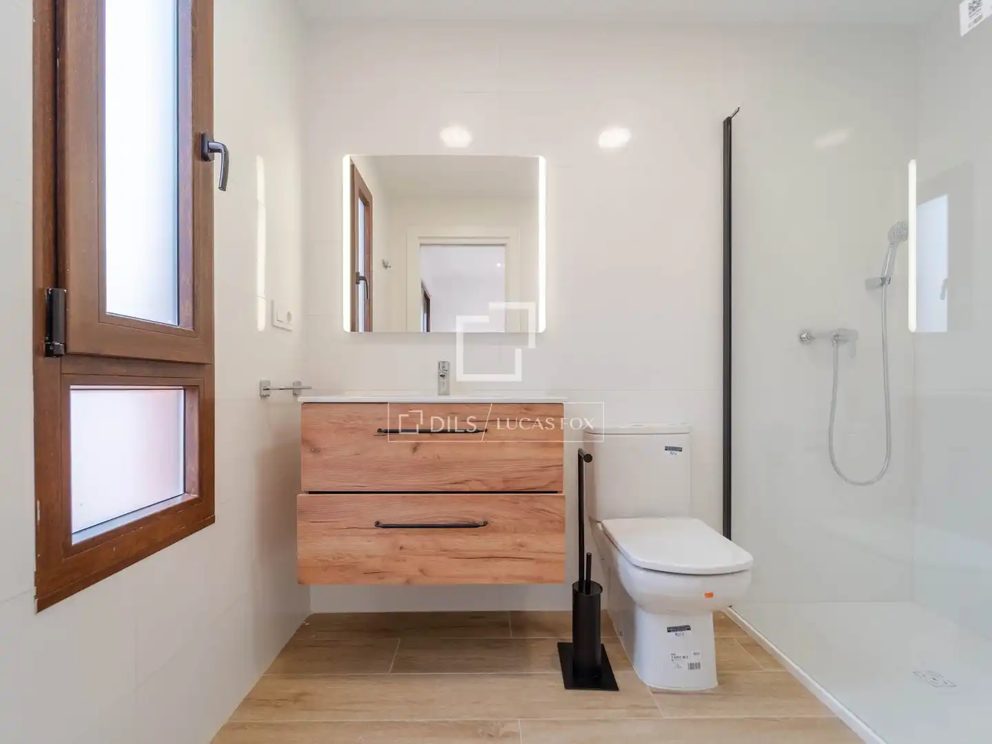 Bathroom of Houses for rent in L'Eliana  with Air Conditioner, Heating and Terrace