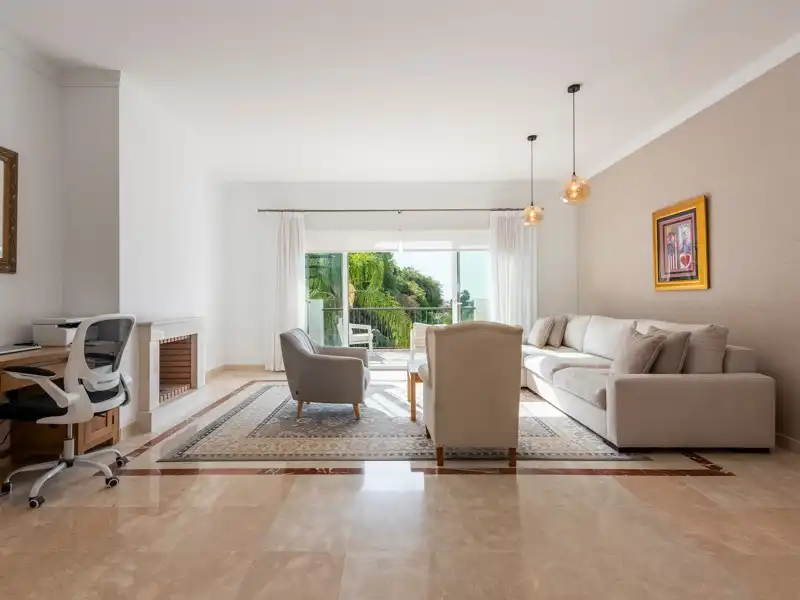 Apartamento con piscina en venta en Benahavís pueblo, imagen 6