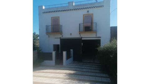Chalet unifamiliar en venta en Lora del Río