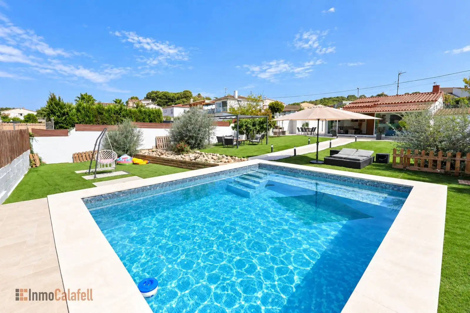 Detached house with pool for sale in LLESSIU 17