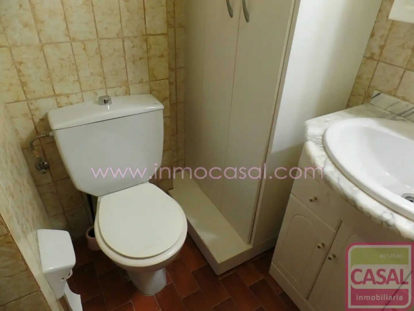 Badezimmer von Wohnung zur Miete in Oviedo  mit Heizung, Terrasse und Möbliert