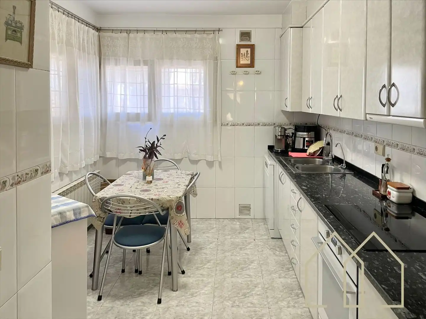 Cuina de Casa adosada en venda en Caldes de Malavella amb Aire condicionat, Calefacció i Terrassa