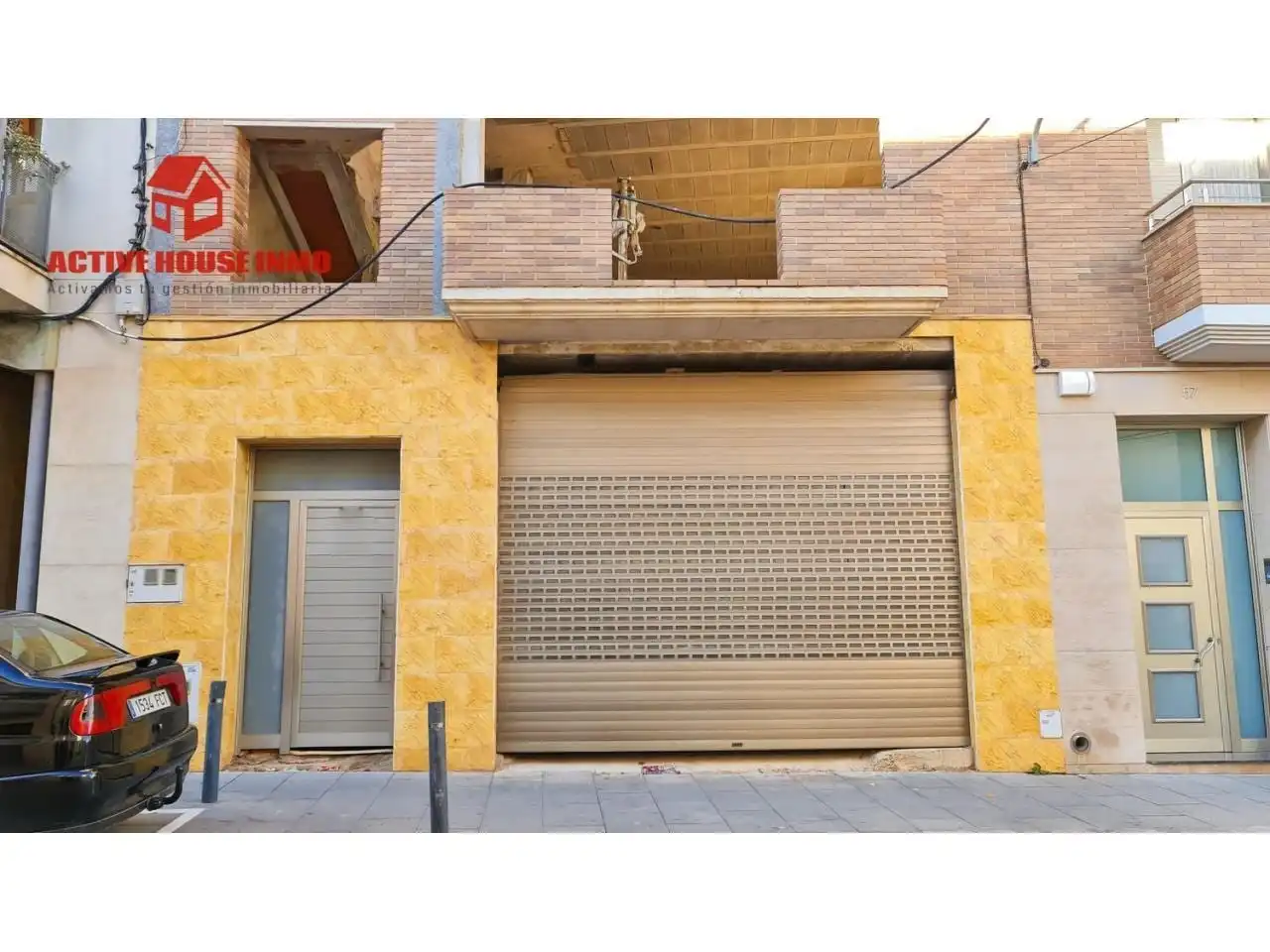 Vista exterior de Casa adosada en venda en Santa Bàrbara amb Terrassa i Balcó