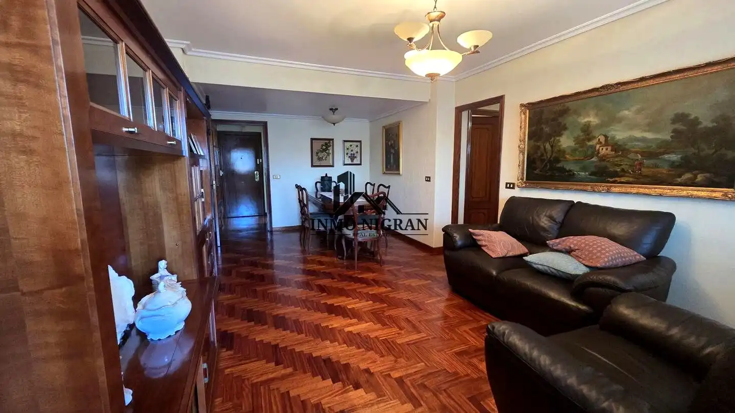 Comedor de Piso en venta en Vigo  con Amueblado
