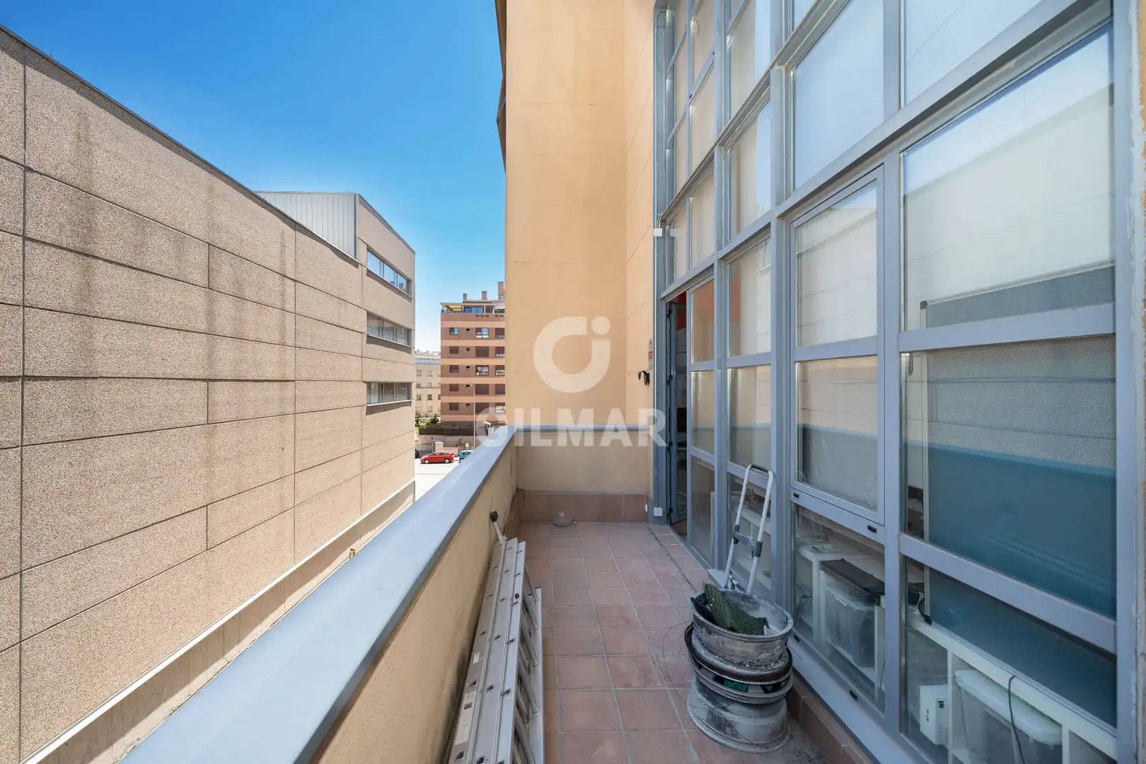 Vista exterior de Dúplex en venda en Madrid amb Calefacció i Balcó