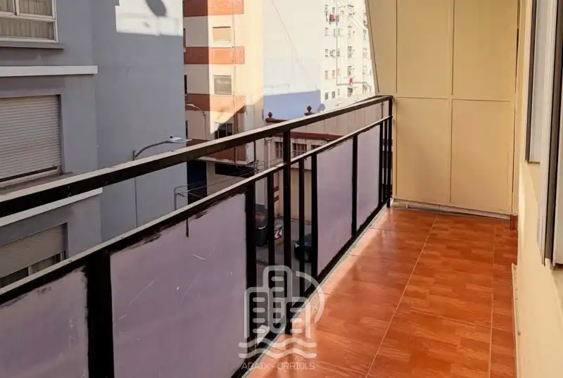 Piso con terraza en venta en Carrer dAlmagro 1, imagen 2
