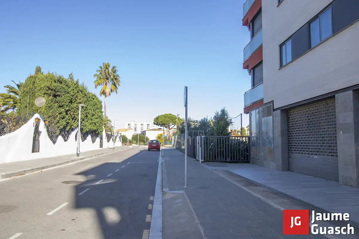 Vista exterior de Local en venta en Torredembarra con Terraza