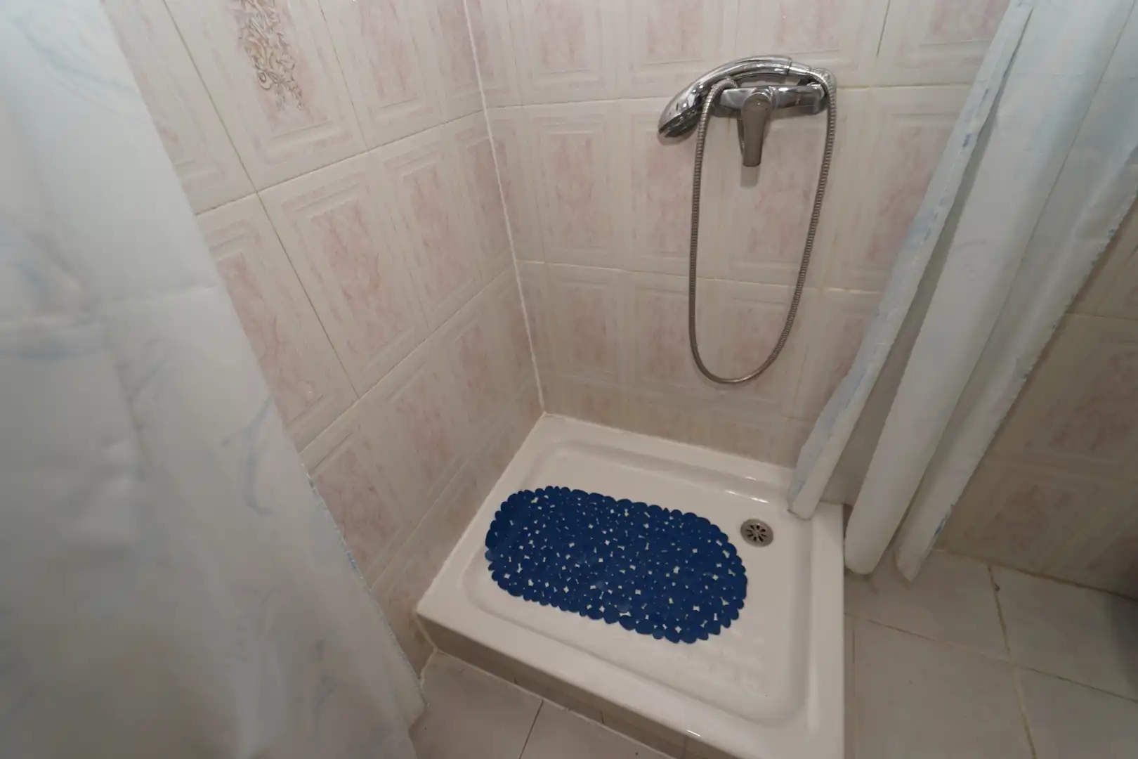 Bathroom of Flat for rent in Granada  with Air Conditioner, Furnished and Washing machine