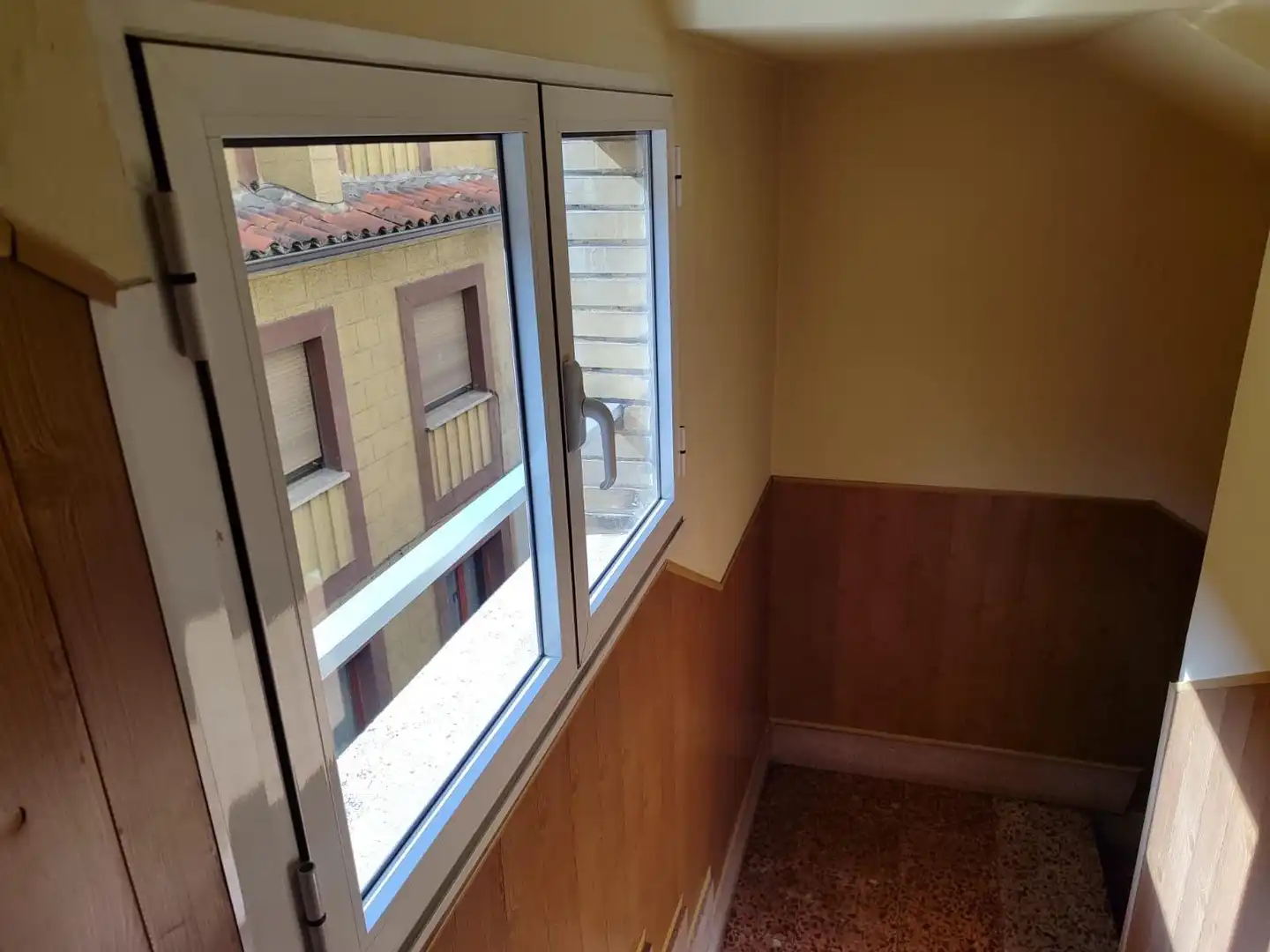 Dormitori de Pis en venda en Oviedo  amb Calefacció i Traster