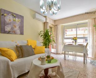 Sala d'estar de Pis en venda en Gandia amb Aire condicionat i Balcó