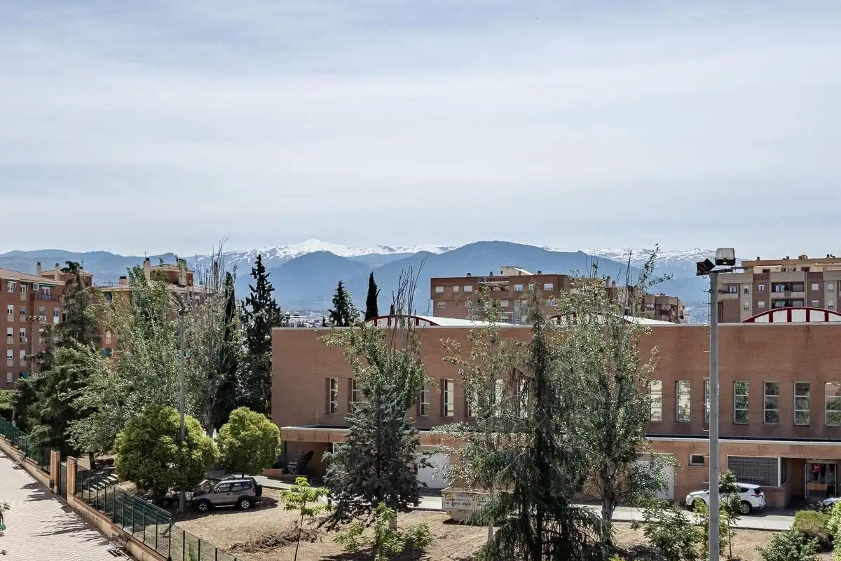 Vista exterior de Piso en venta en Granada con Aire acondicionado y Calefacción