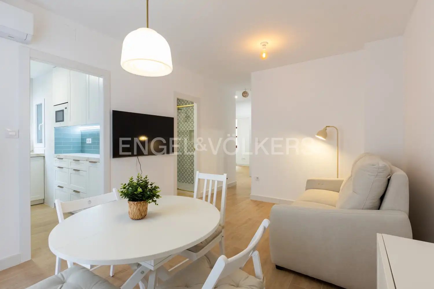Living room of Flat for rent in  Valencia Capital  with Air Conditioner, Heating and Furnished