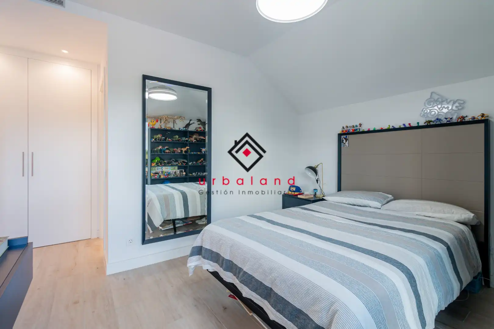 Semi-detached house with pool for sale in Calle de Cosme Damián Churruca, imagen 20