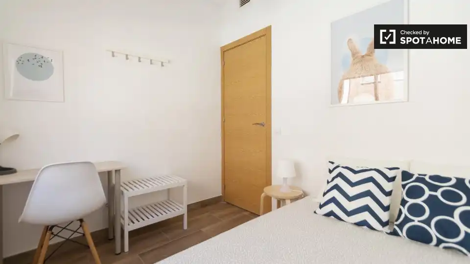 Bedroom of Flat for rent in Madrid  with Air Conditioner, Heating and Furnished