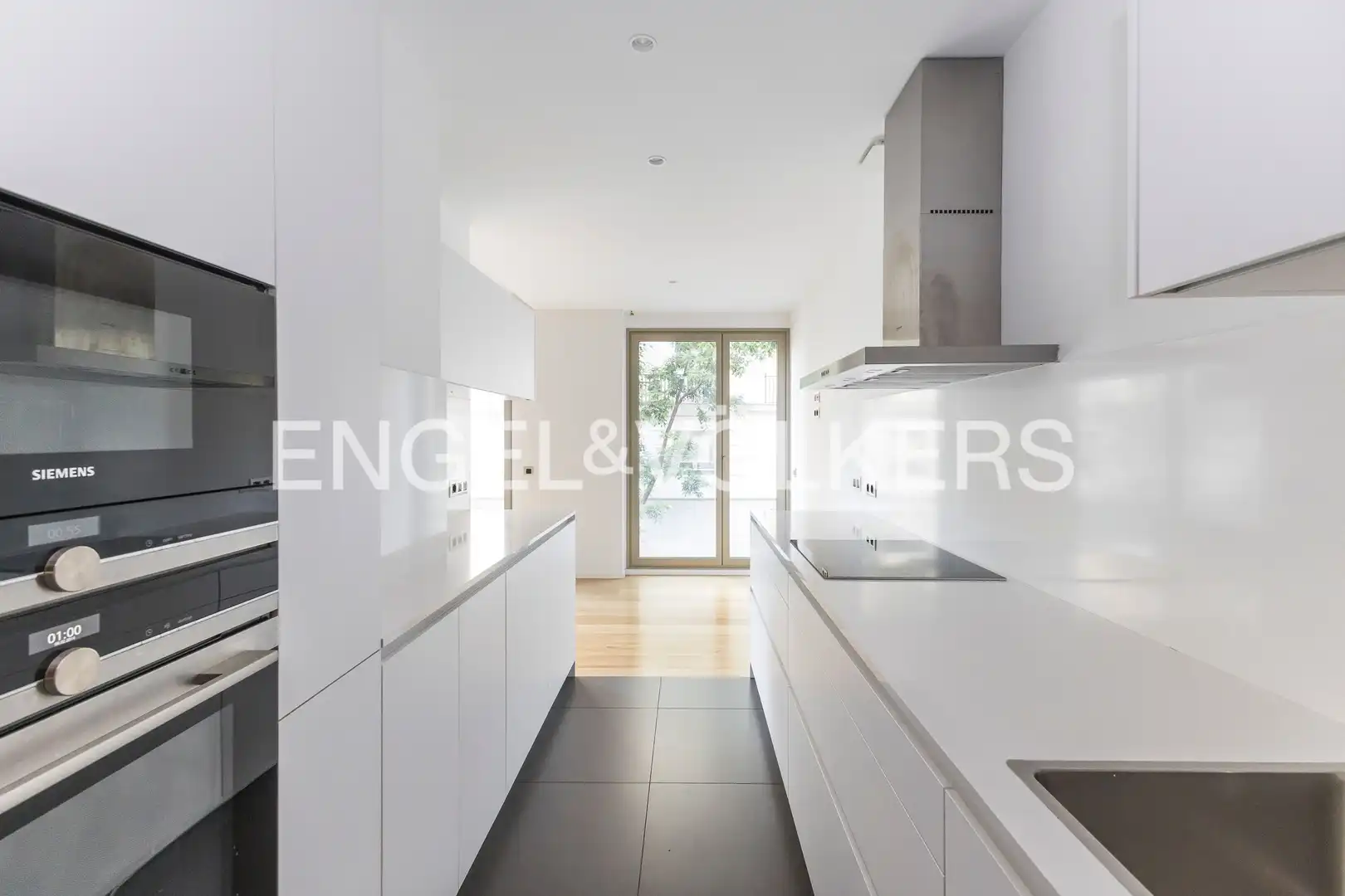 Kitchen of Flat for rent in Madrid  with Air Conditioner, Heating and Storage room