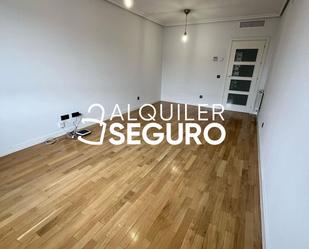 Bedroom of Flat to rent in  Madrid Capital  with Air Conditioner, Heating and Storage room