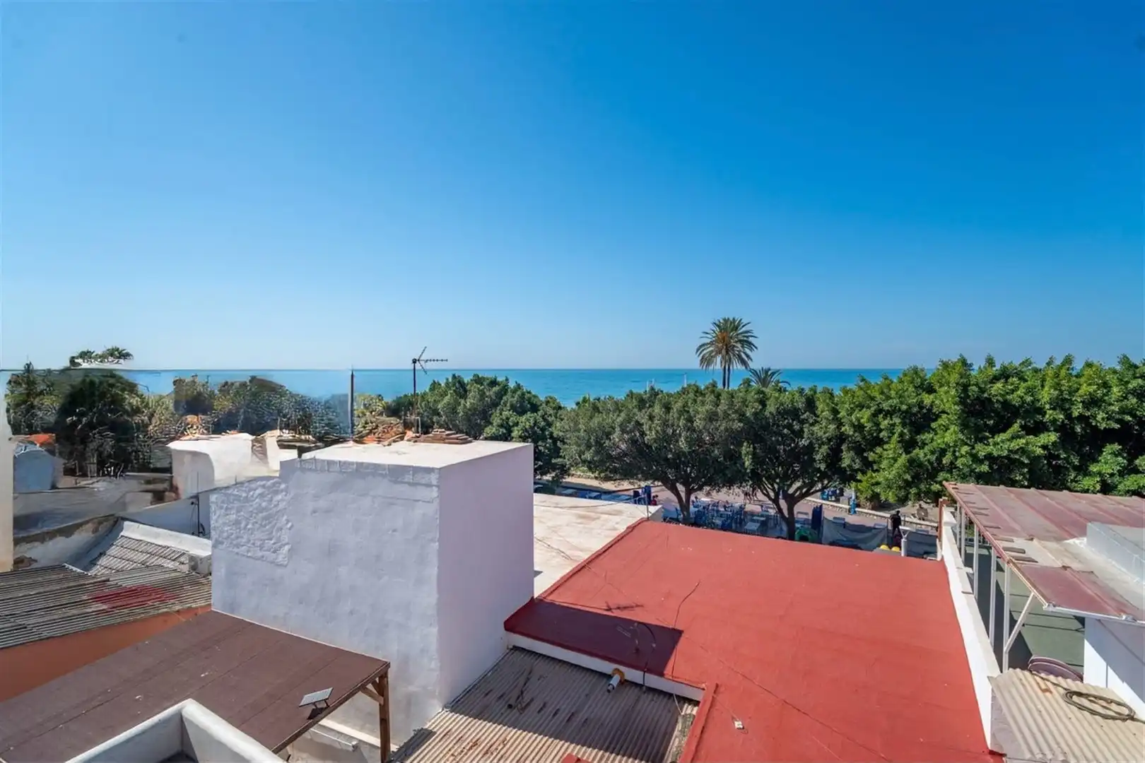 Vista exterior de Casa adosada en venda en Málaga amb Jardí privat i Terrassa