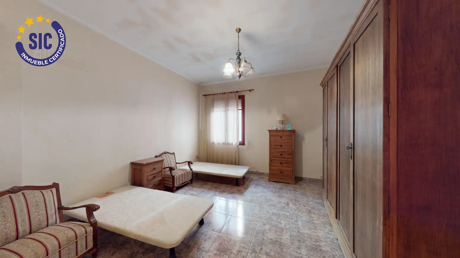 Habitación de Casa adosada en venta en Benifaió