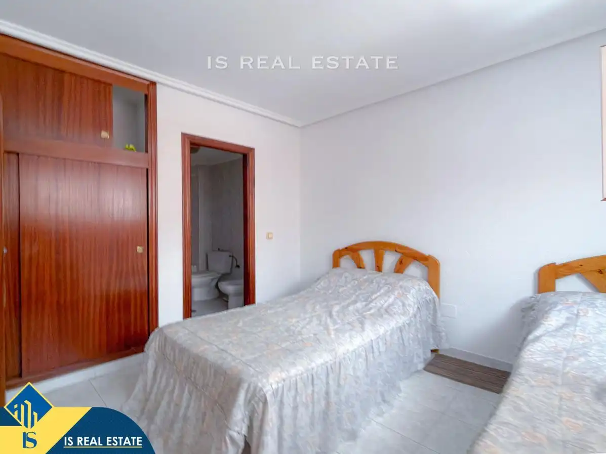 Habitación de Apartamento en venta en Torrevieja con Calefacción, Terraza y Amueblado