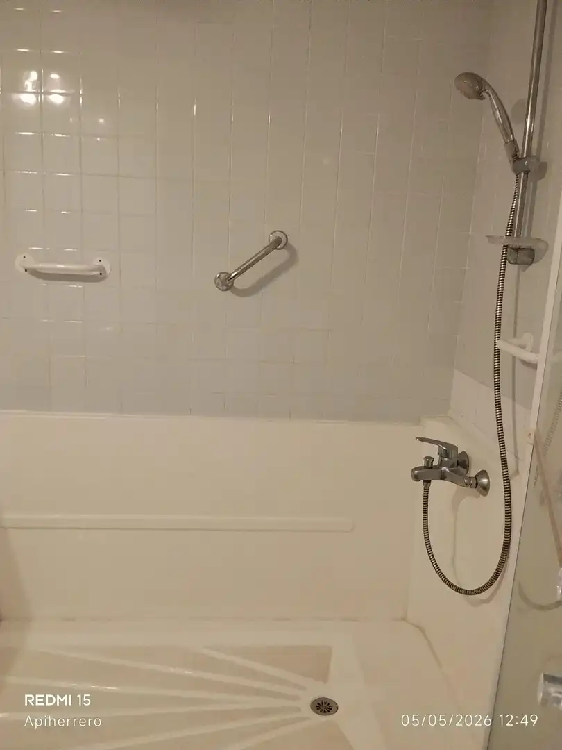 Baño de Piso de alquiler en Alicante / Alacant con Aire acondicionado, Jardín privado y Terraza