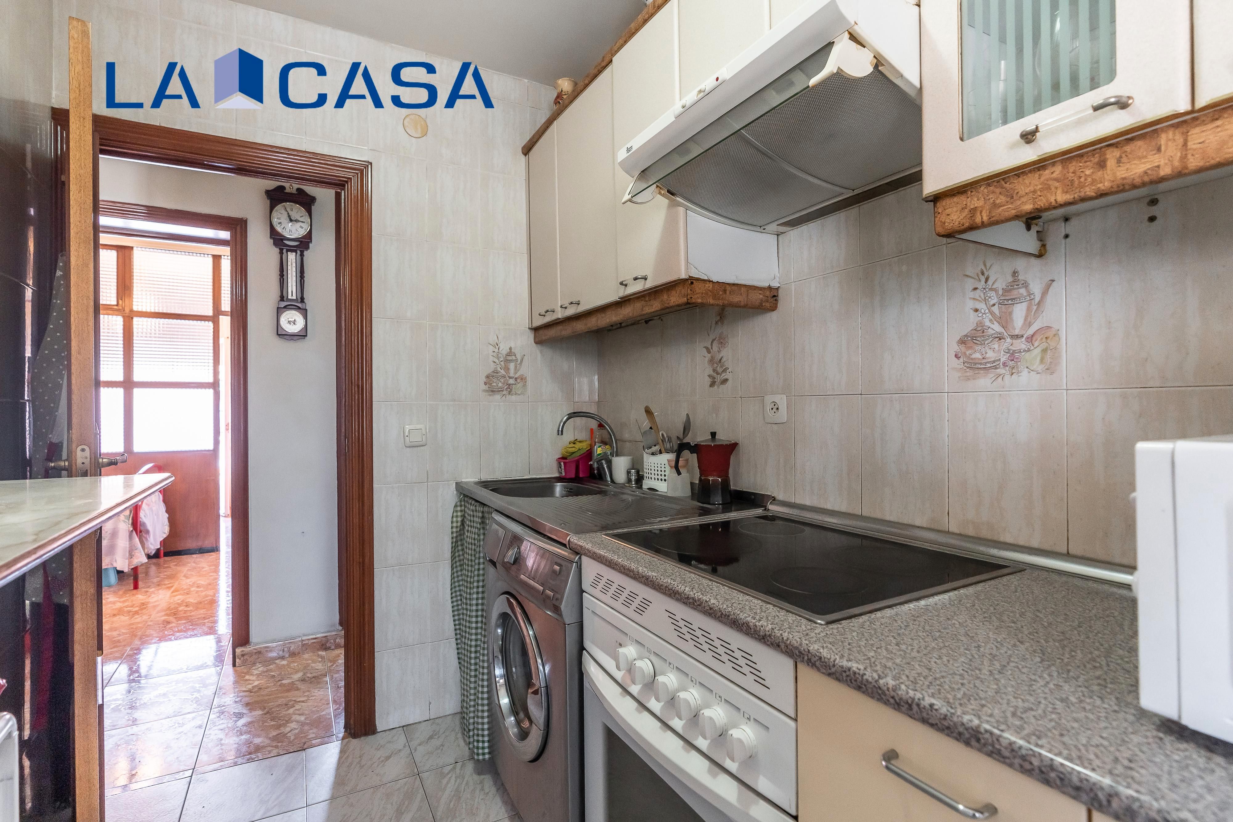 Cocina de Piso en venta en  Madrid Capital con Calefacción y Terraza
