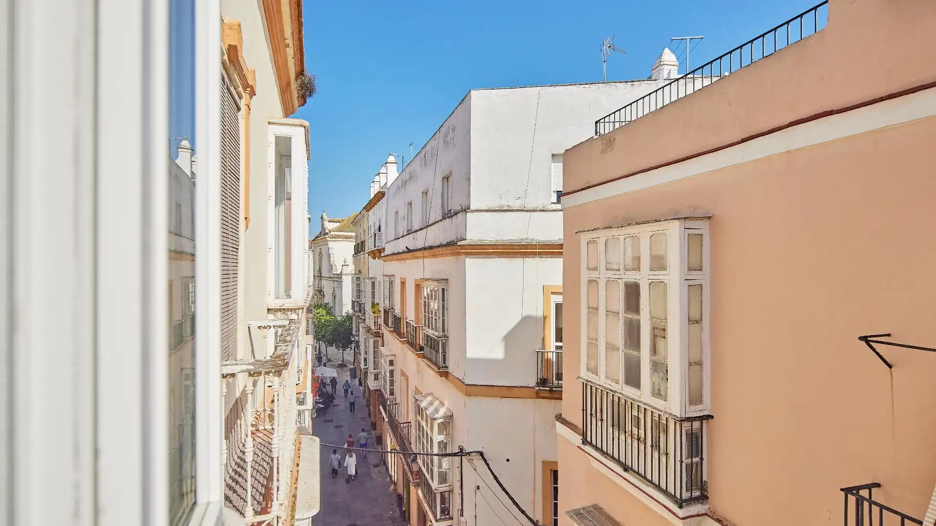 Vista exterior de Piso en venta en  Cádiz Capital con Aire acondicionado, Trastero y Balcón