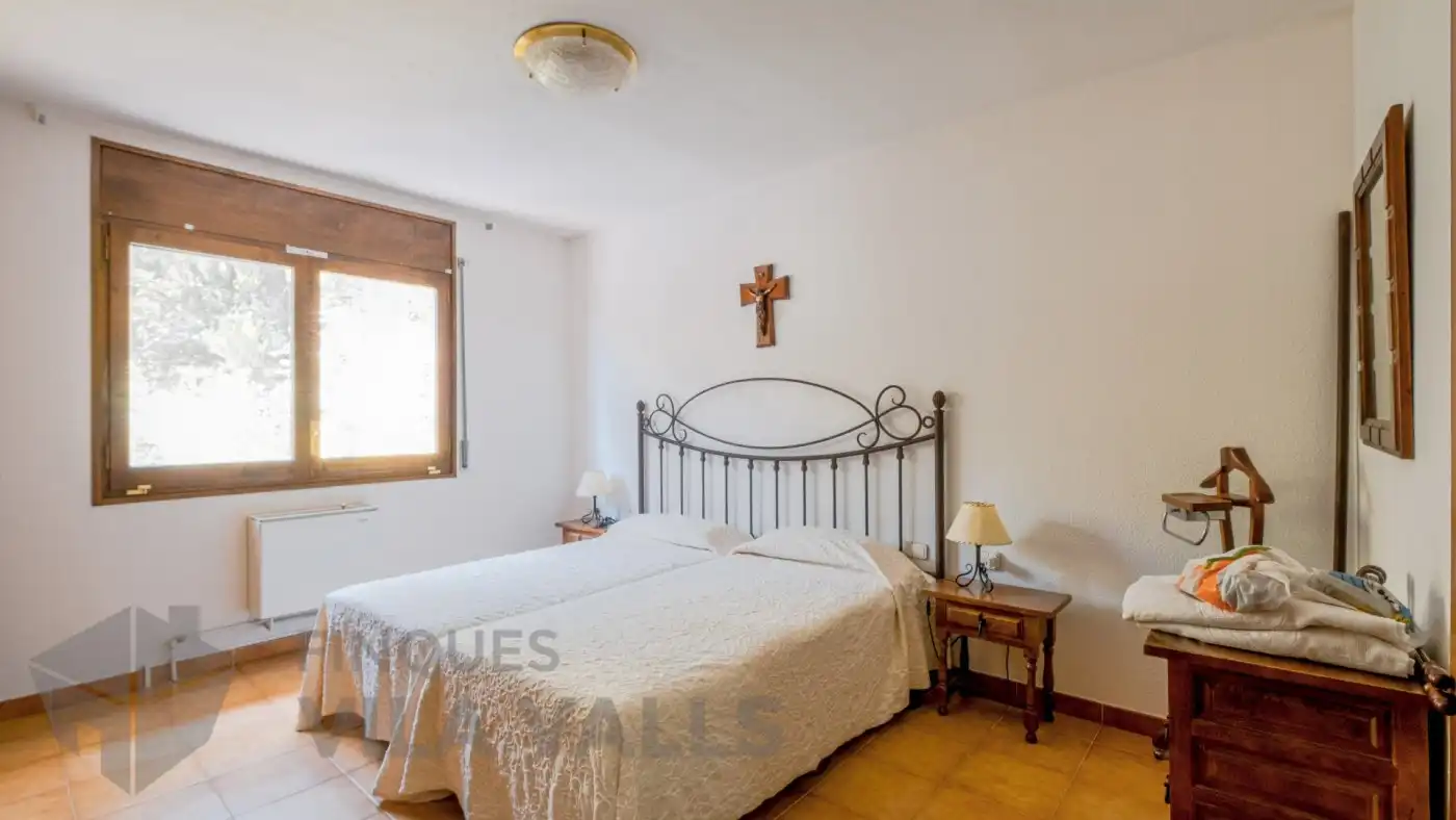 Schlafzimmer von Haus oder Chalet zum Verkauf in Sant Quirze Safaja mit Privatgarten und Balkon