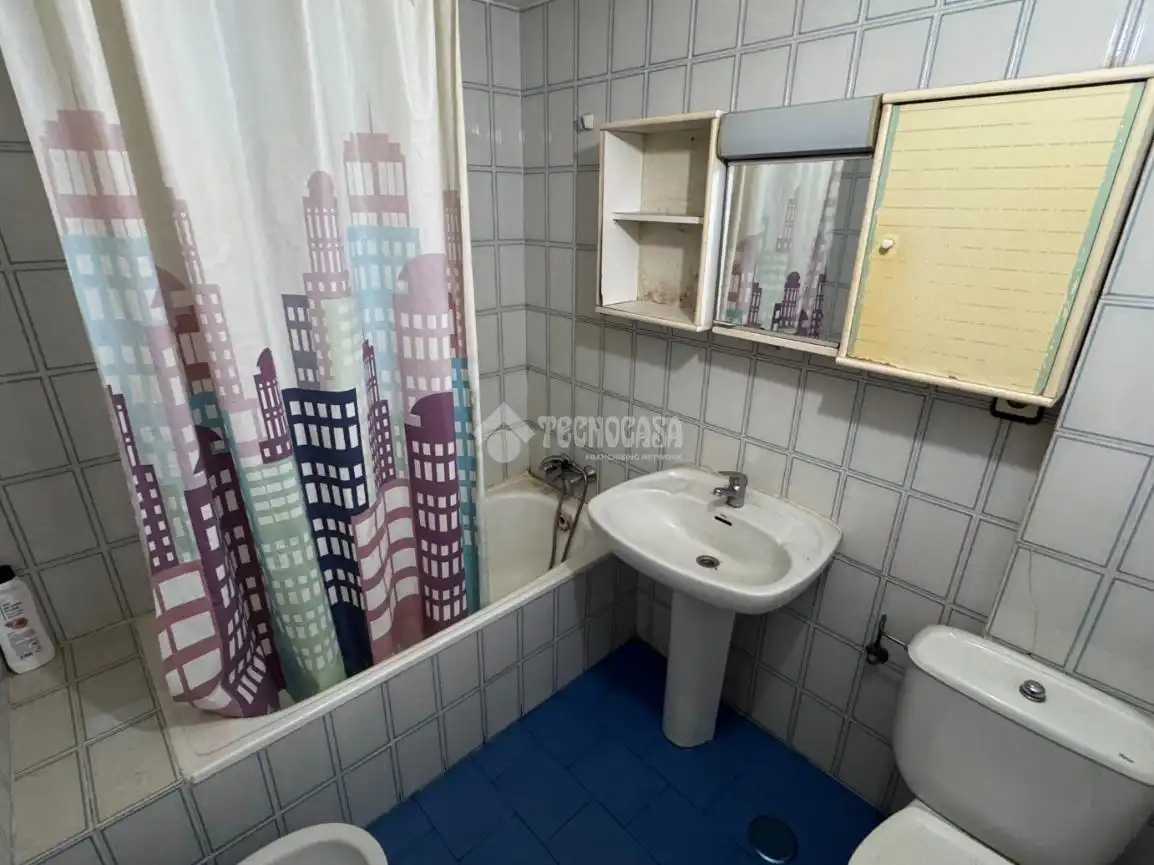 Badezimmer von Wohnung zum Verkauf in León Capital  mit Heizung, Terrasse und Abstellraum