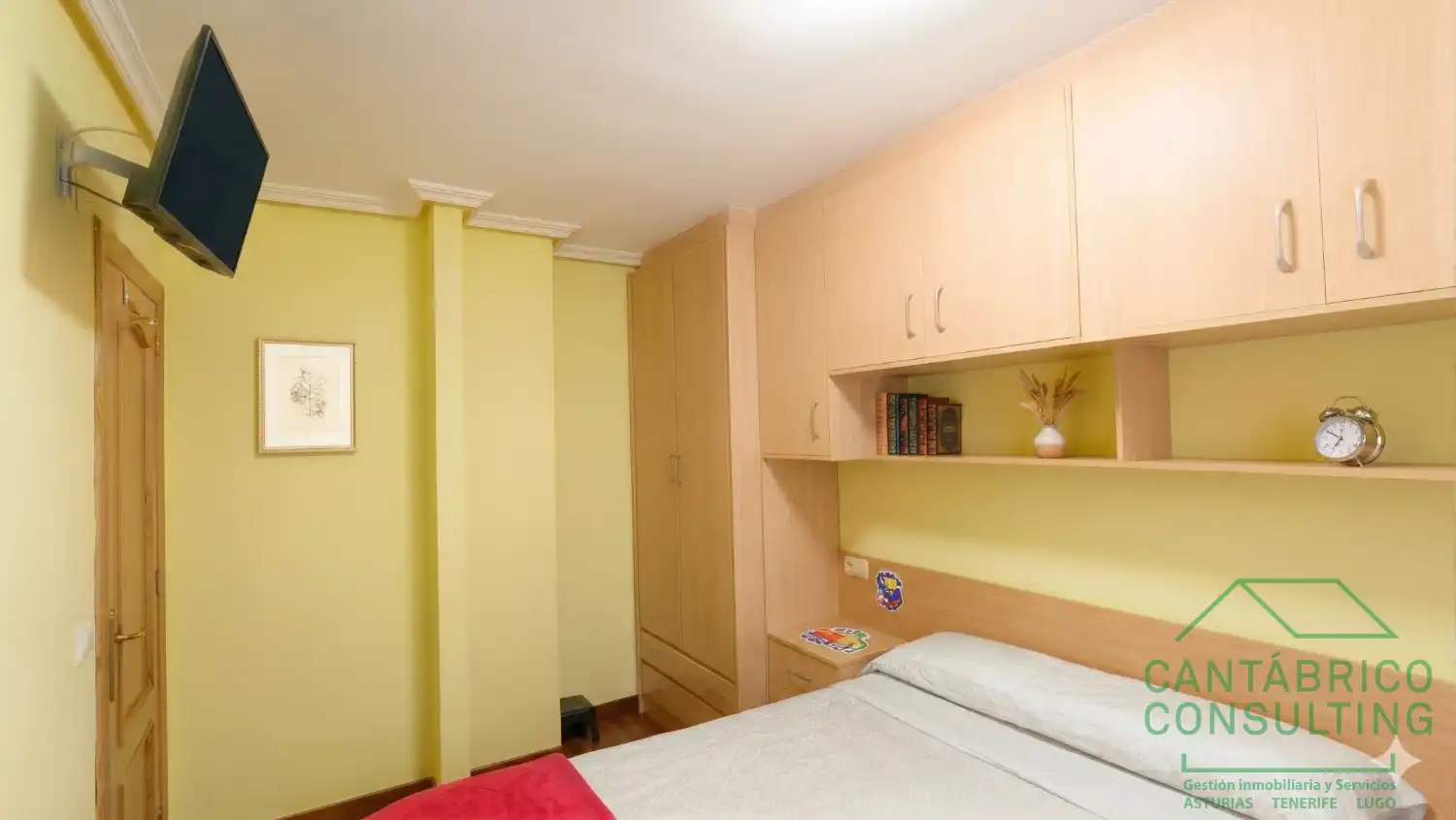 Schlafzimmer von Wohnung zum Verkauf in Navia mit Heizung, Parkett und Terrasse