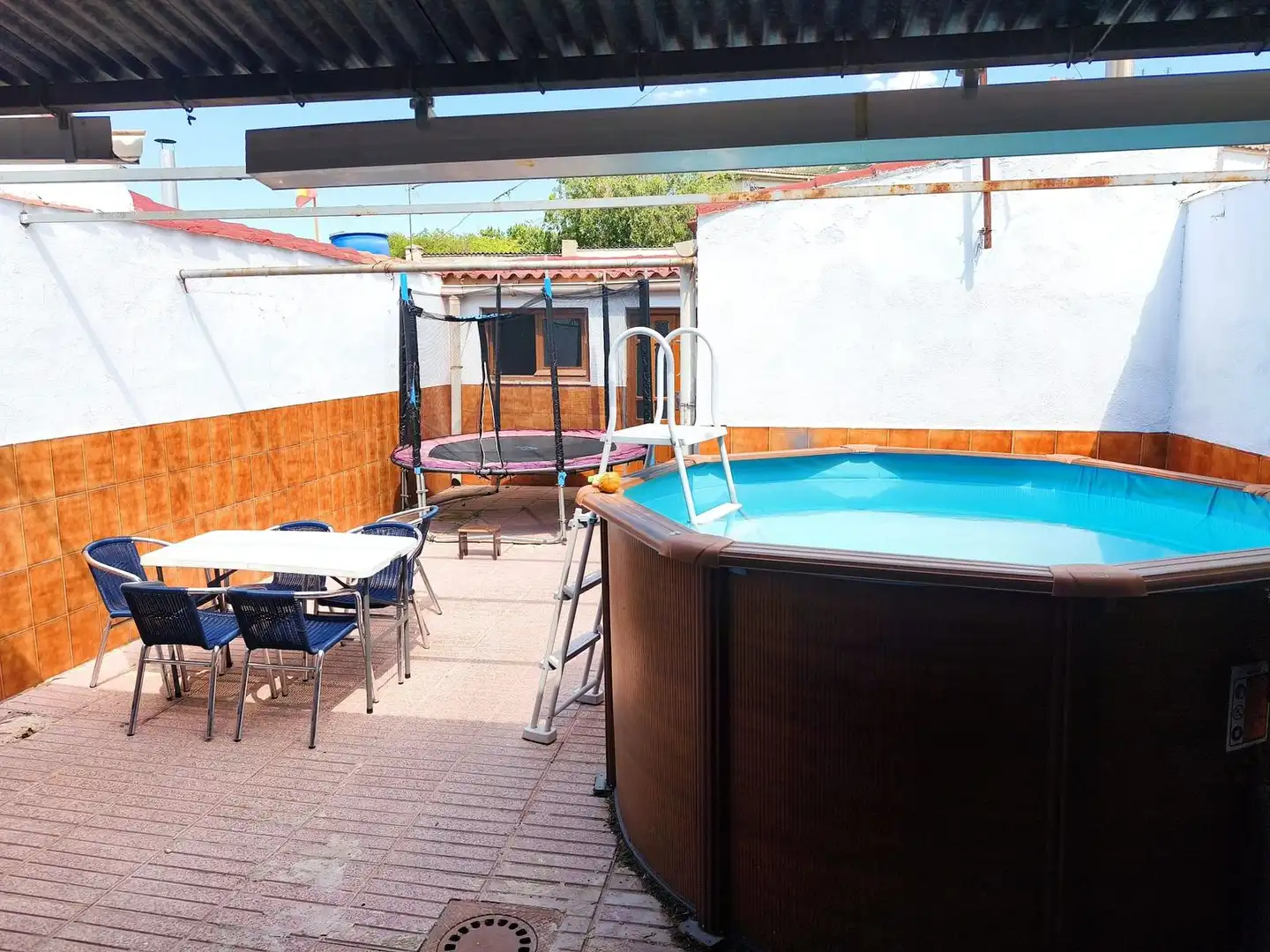 Piscina de Casa adosada en venda en Puertollano