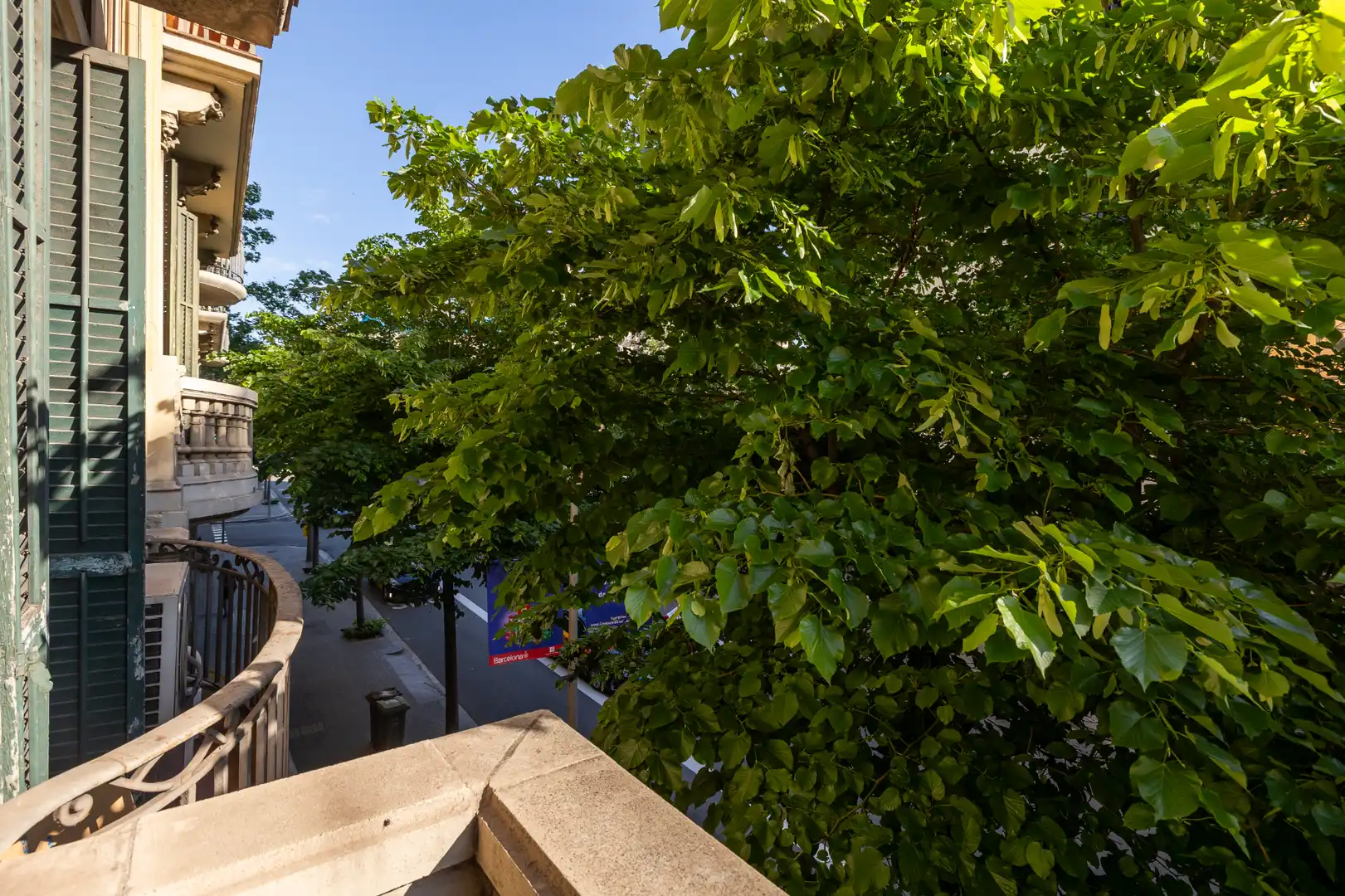 Außenansicht von Wohnung zum Verkauf in Barcelona mit Klimaanlage, Heizung und Parkett