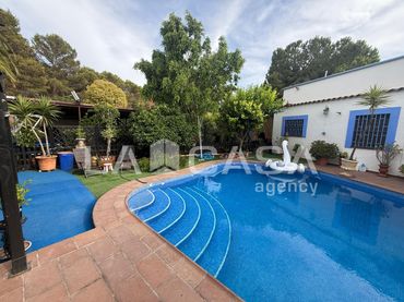Villa con piscina in vendita a Cerros de Montequinto