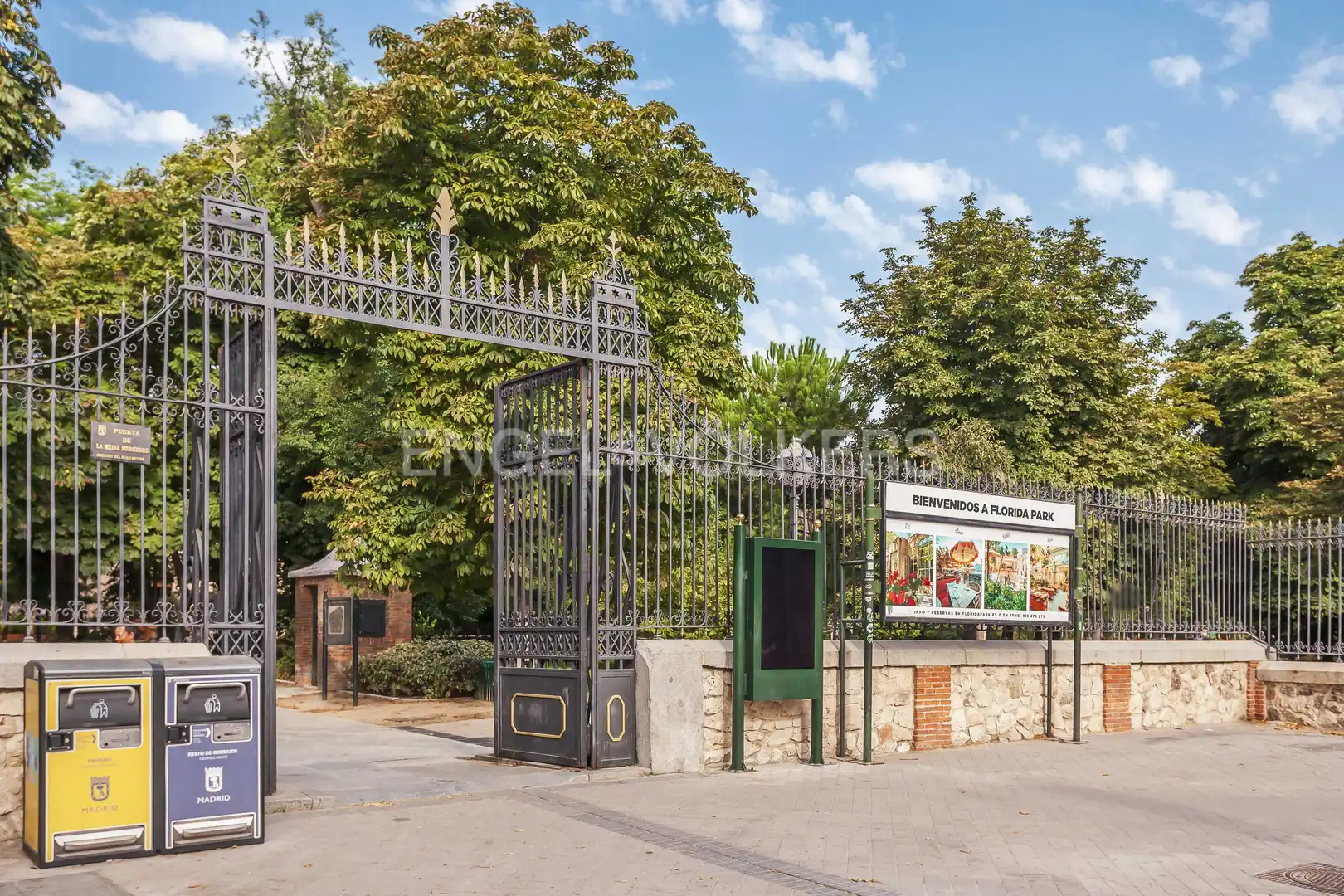 Exterior view of Flat for sale in Madrid  with Air Conditioner, Heating and Parquet flooring