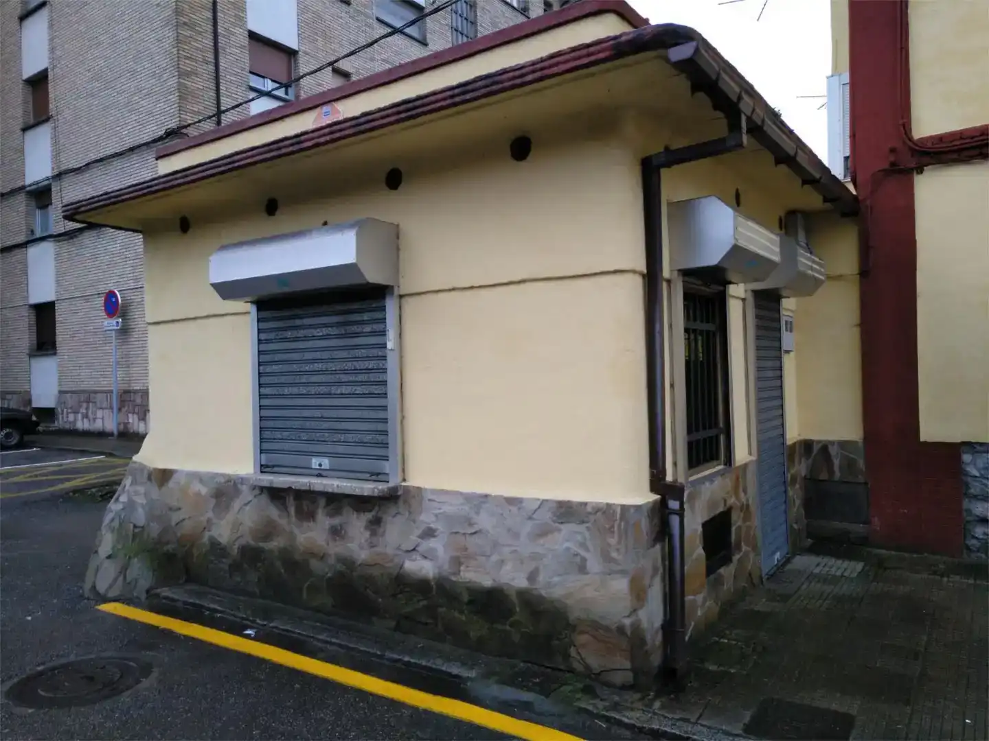 Vista exterior de Local en venta en San Claudio - Trubia - Las Caldas