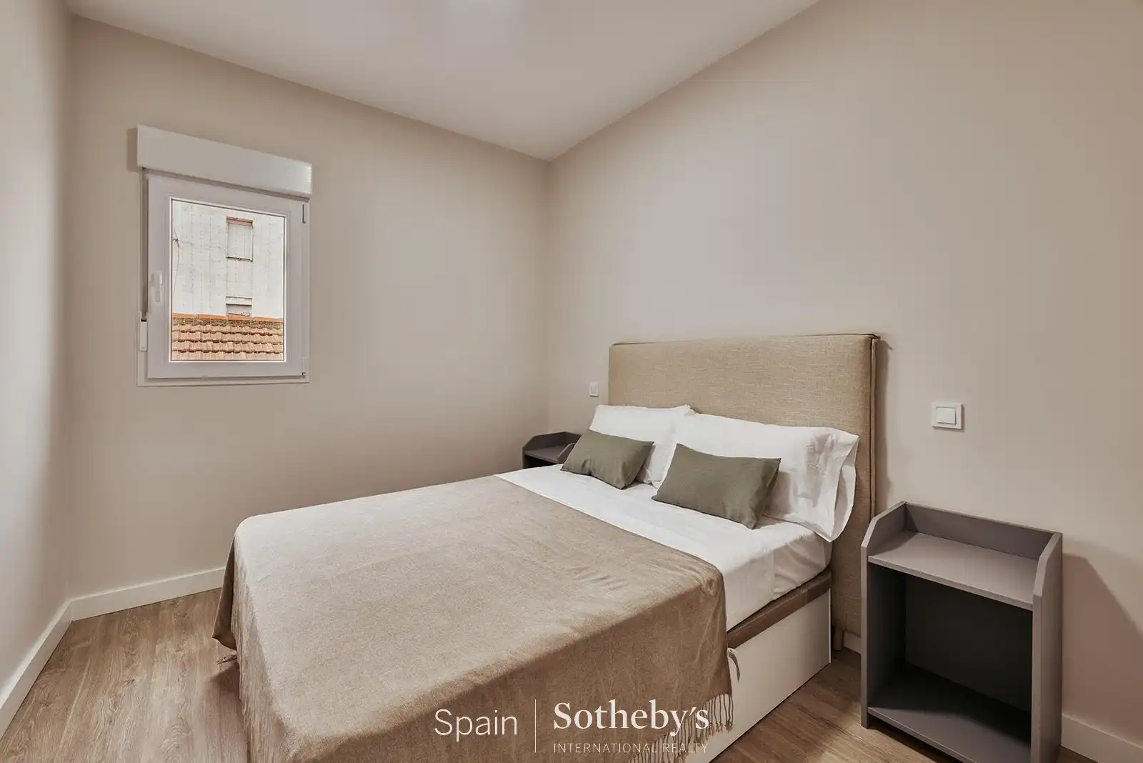 Dormitori de Apartament en venda en Madrid amb Aire condicionat i Calefacció