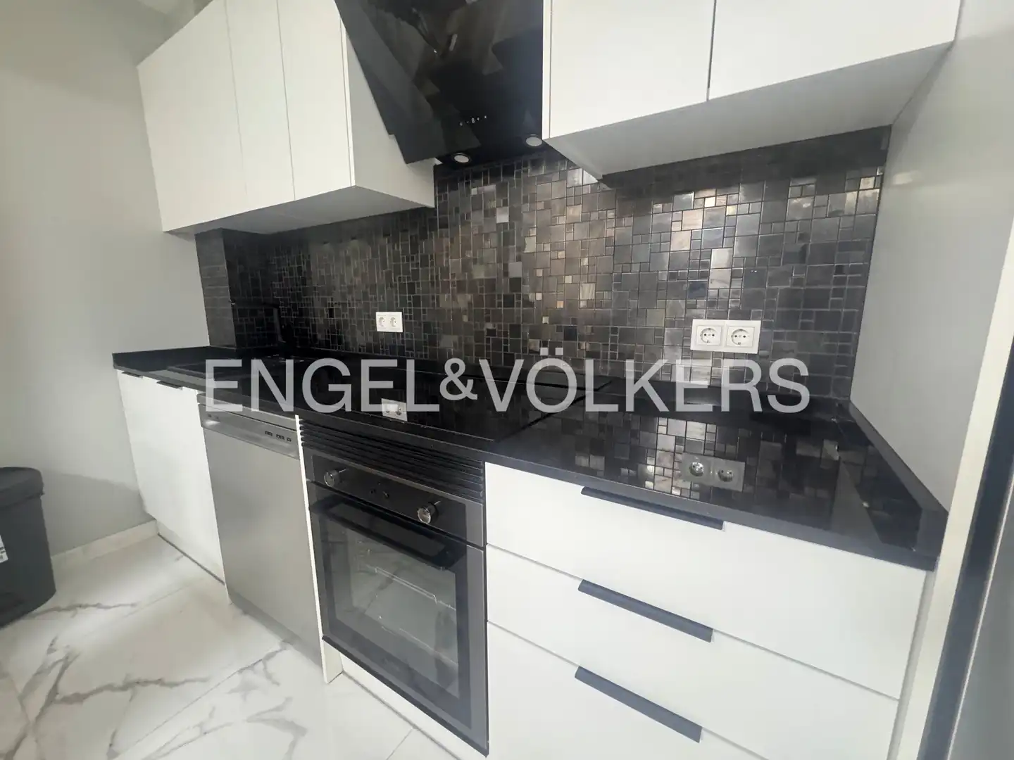 Cuina de Apartament de lloguer en Valencia amb Aire condicionat, Calefacció i Moblat