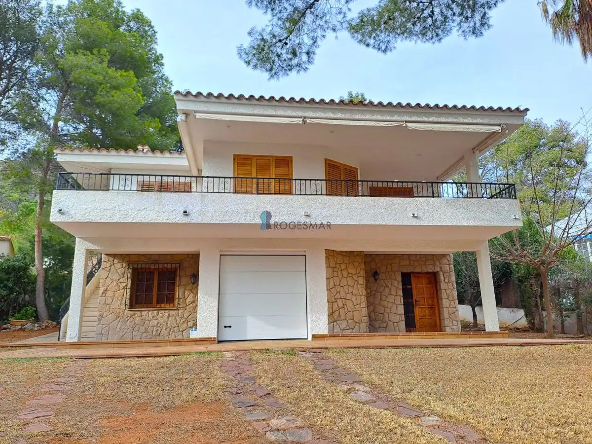 Vista exterior de Casa o chalet en venta en Benicasim / Benicàssim con Jardín privado, Terraza y Piscina