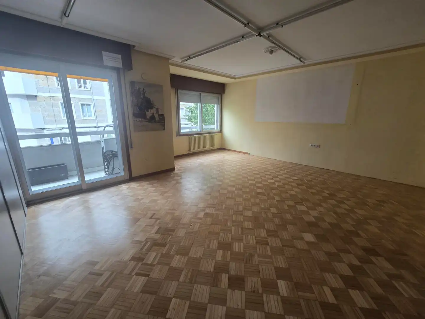 Sala d'estar de Pis en venda en Ourense Capital  amb Calefacció, Parquet i Traster