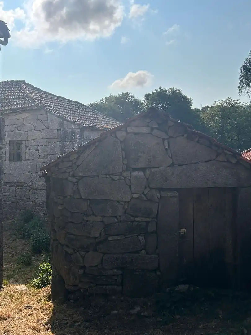 Außenansicht von Country house zum Verkauf in O Irixo mit Privatgarten und Abstellraum