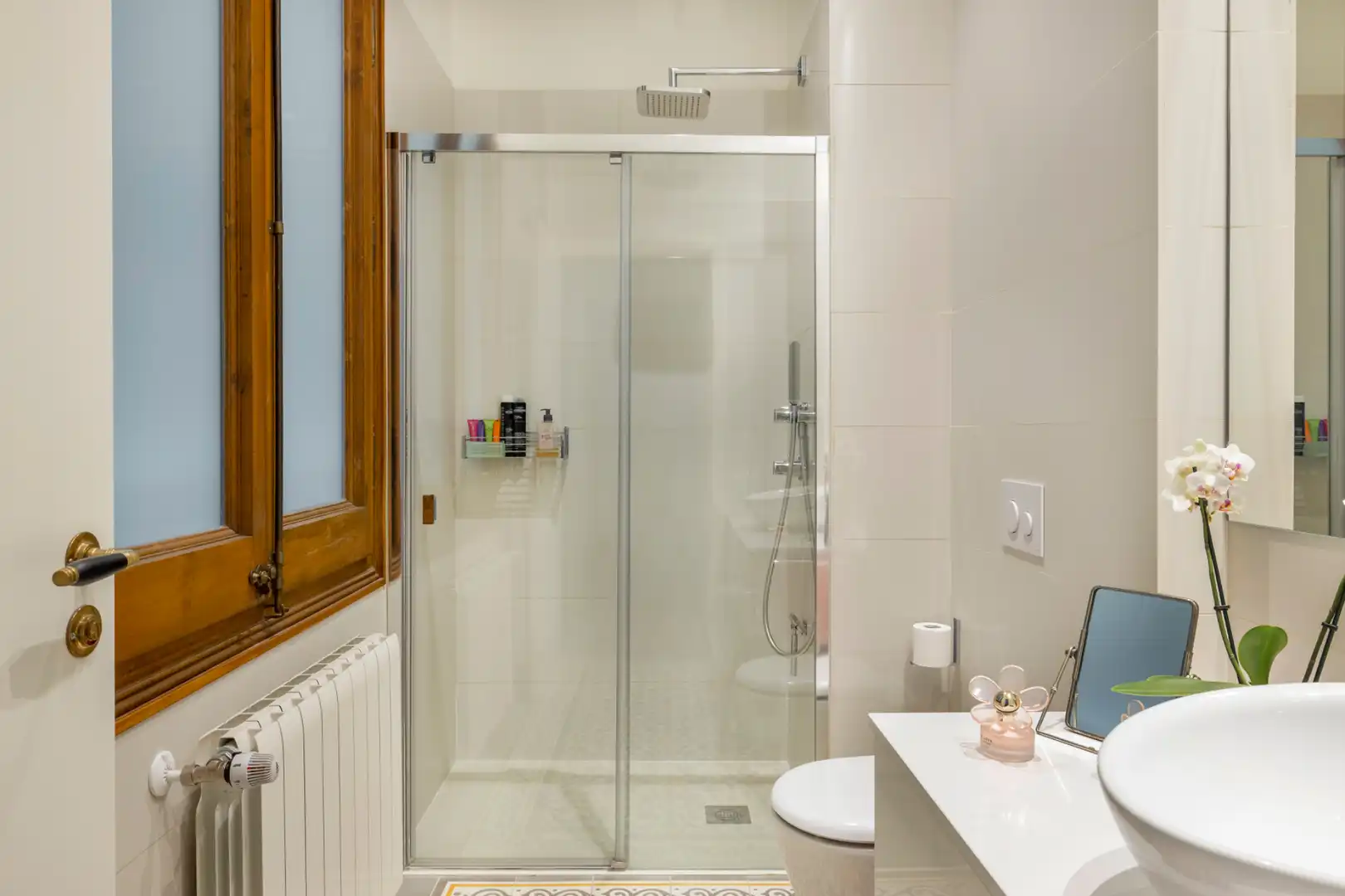 Bathroom of Apartments for rent in Barcelona  with Air Conditioner, Heating and Terrace