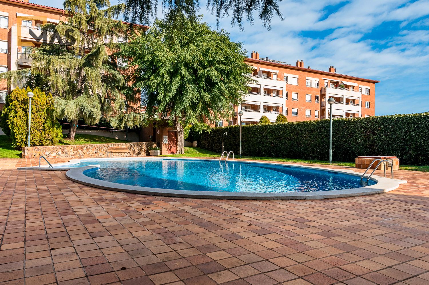 Piscina de Planta baixa en venda en Sant Cugat del Vallès amb Calefacció, Jardí privat i Parquet