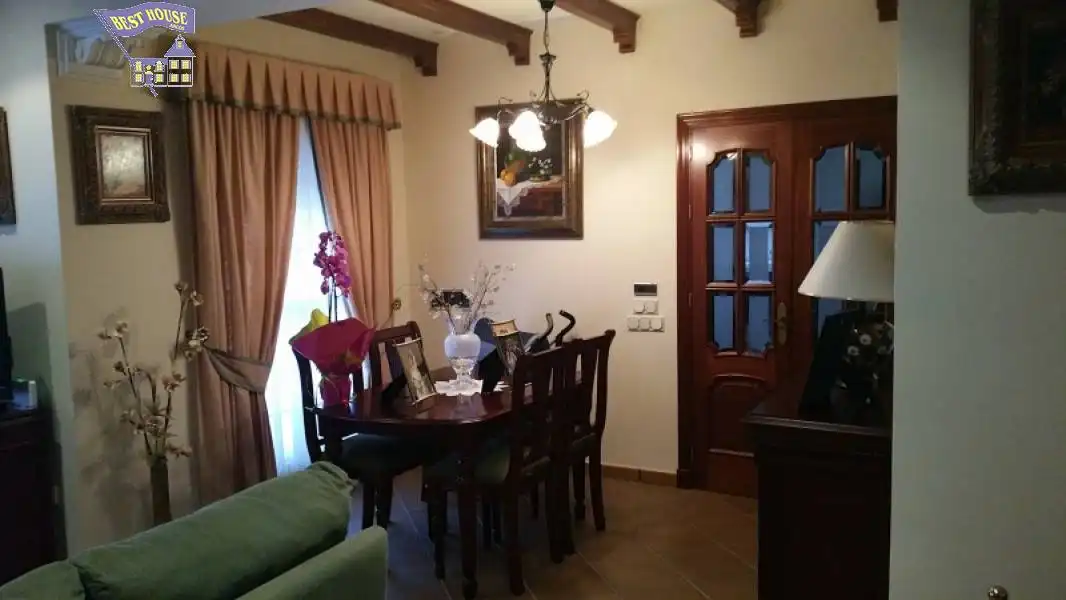 Menjador de Casa o xalet en venda en Arcos de la Frontera amb Aire condicionat, Jardí privat i Traster