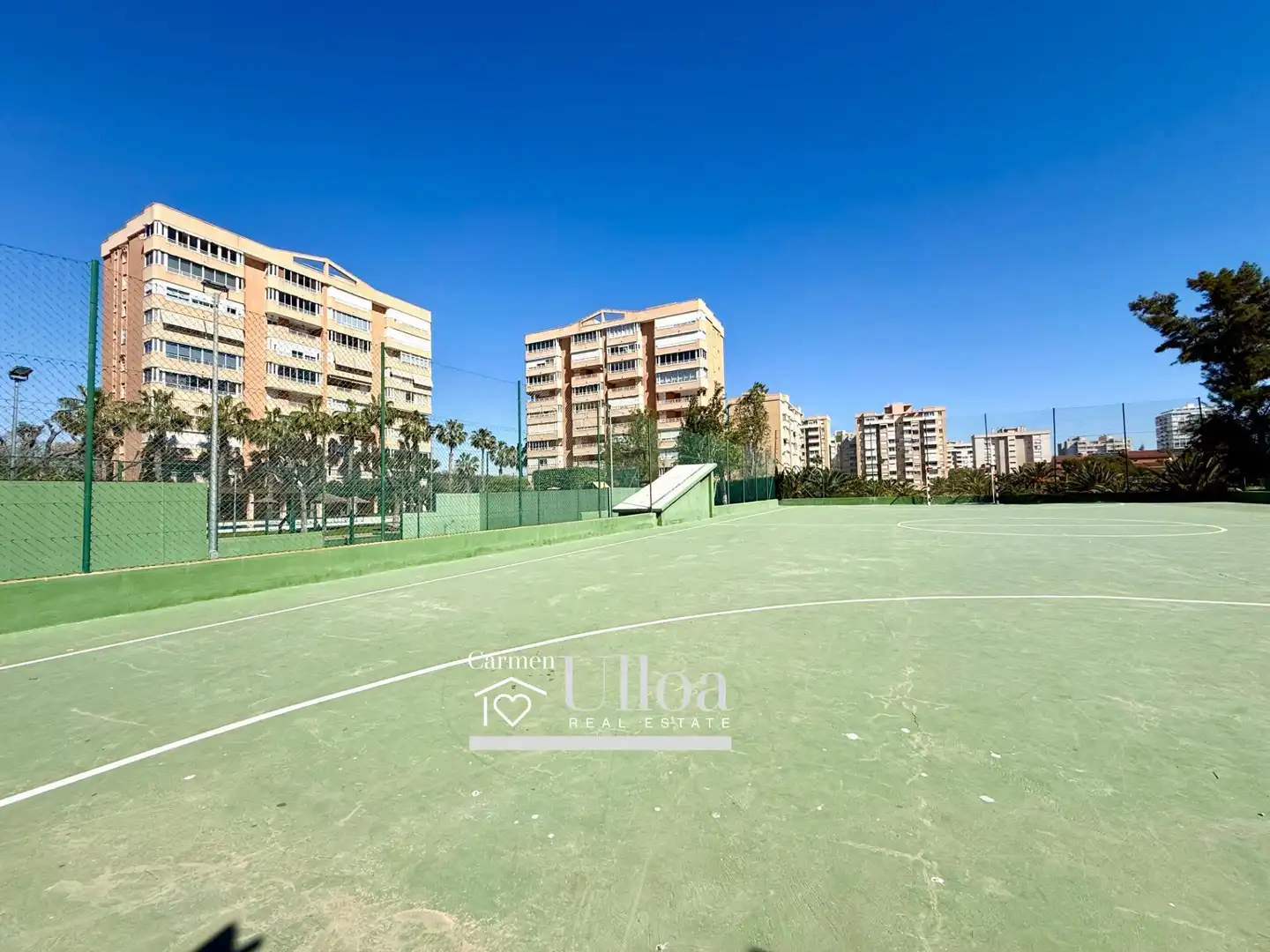 Vista exterior de Apartamento en venta en Alicante / Alacant con Jardín privado y Piscina comunitaria