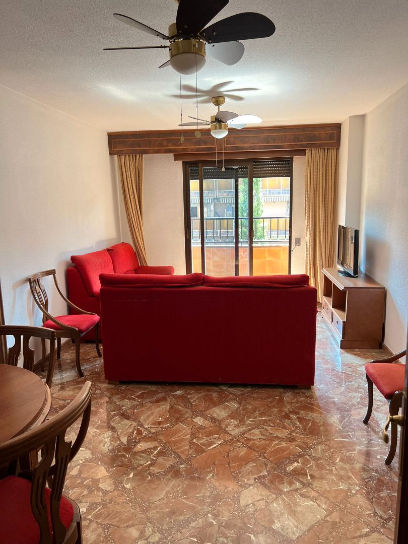 Living room of Flat to rent in  Granada Capital  with Air Conditioner, Furnished and Washing machine