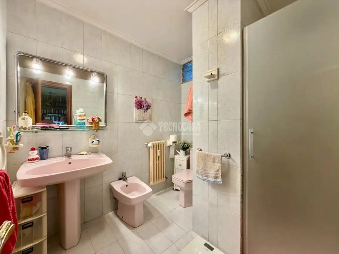 Badezimmer von Wohnung zum Verkauf in Santander