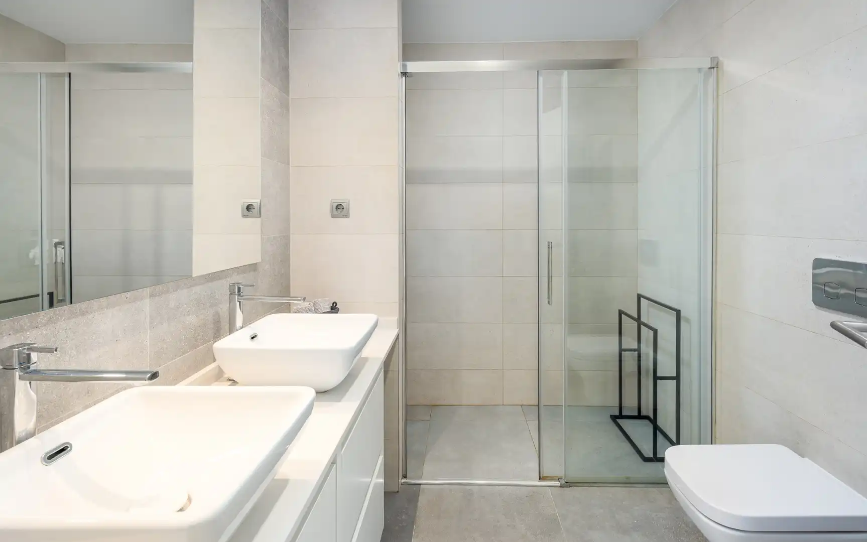 Badezimmer von Wohnungen zum Verkauf in La Alcaidesa mit Klimaanlage, Terrasse und Abstellraum