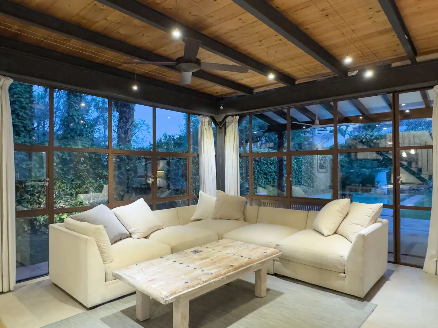 Sala d'estar de Casa o xalet de lloguer en Marbella amb Jardí privat, Terrassa i Piscina