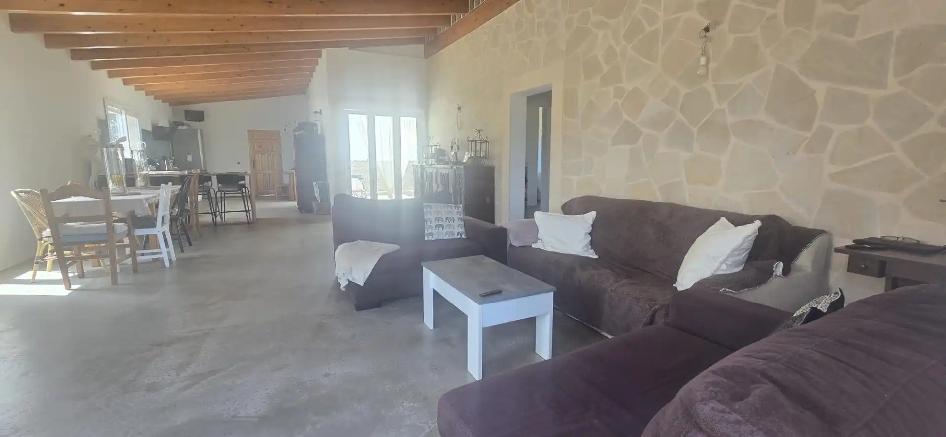 Wohnzimmer von Country house zum Verkauf in Santanyí mit Klimaanlage, Privatgarten und Terrasse